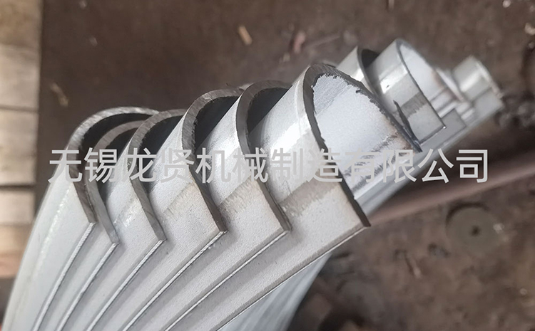 封頭上半管碰見接管怎么繞？