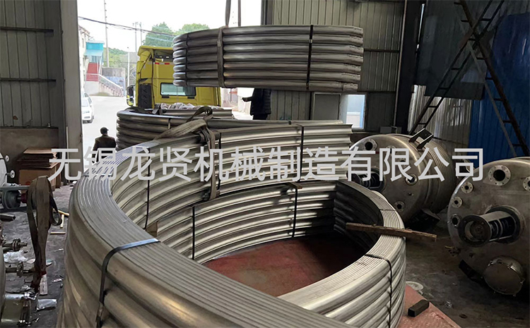 封頭上半管碰見接管怎么繞？